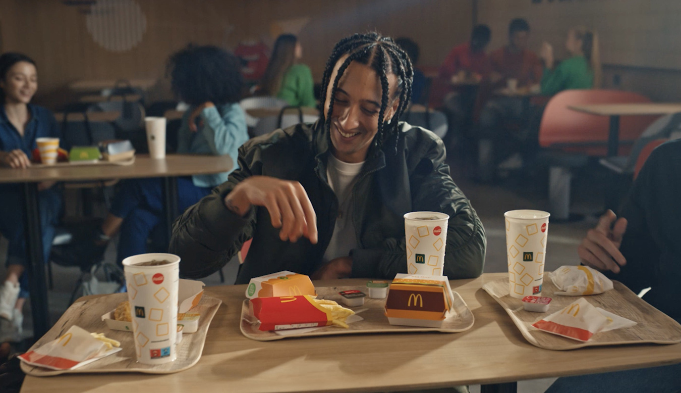 Con il suo primo video che unisce live action e animazione McDonald’s Italia  svela il menù di Ghali e lancia un concorso con in palio la nuova capsule collection firmata dall’artista.