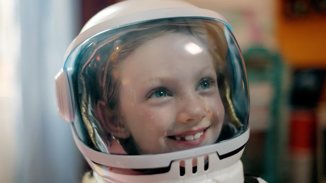 Leo Burnett presenta “Astro Girl”, la nuova campagna TV e digital internazionale di Kinder Cioccolato
